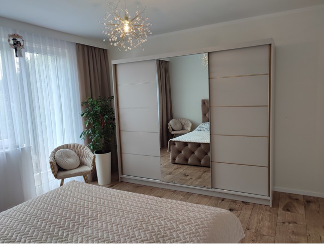 Szafa przesuwna Gold 3 kaszmir z lustrem 100 cm